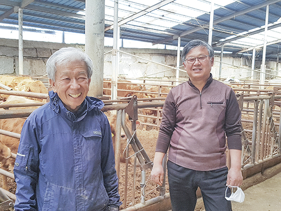 ▲진안홍삼한우협동조합 박장우 대표(사진 왼쪽)와 유경희 이사. 유 이사는 진안에서 34년간 동물병원을 운영해오고 있는 수의사이기도 하다.